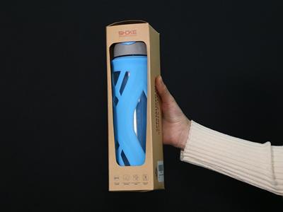 زجاجة ماء رياضية بغطاء سهل الفتح