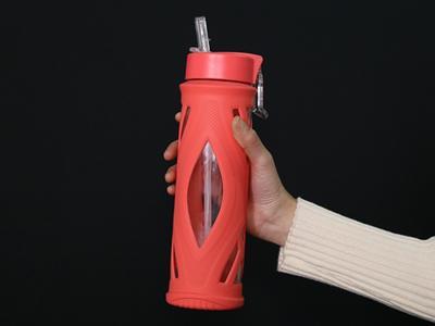 زجاجة ماء رياضية مع شفاطة الشرب