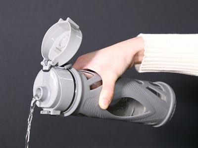 زجاجة ماء رياضية بغطاء قابل للقفل